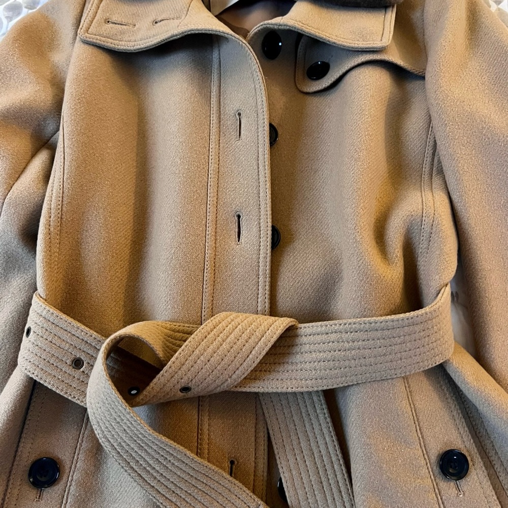 Burberry Camel Tan Wool Trench Coat with Brown Fur Collar - Picture 4 of 8